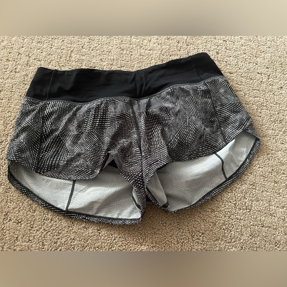 Lululemon Speed Short Low Rise 2.5” Inseam Black Print Athletic Short Size 4